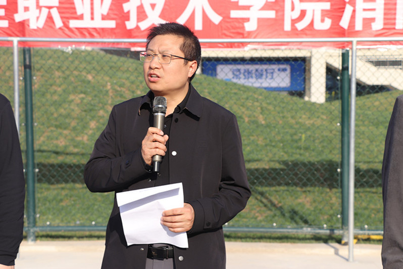 刘明学副校长点评演练活动并提出三点工作要求