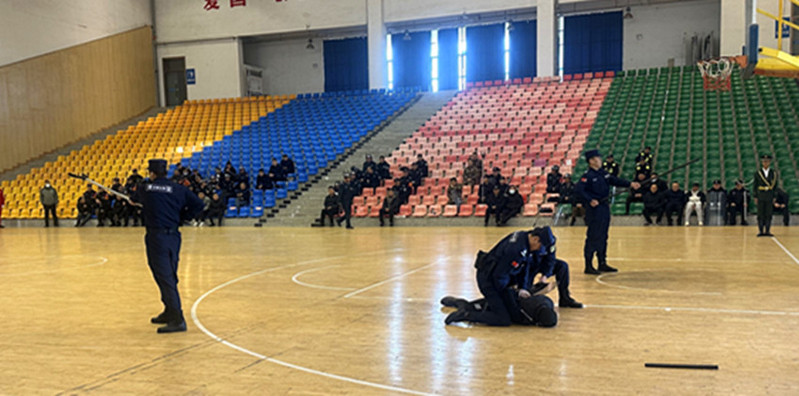 我校代表队模拟突发暴力事件处置