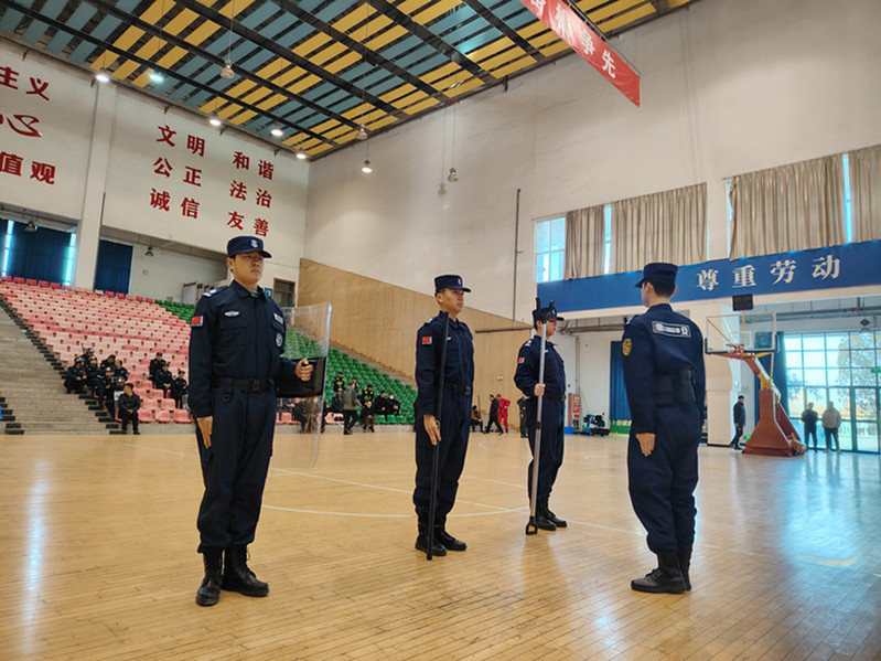 我校代表队列队完毕