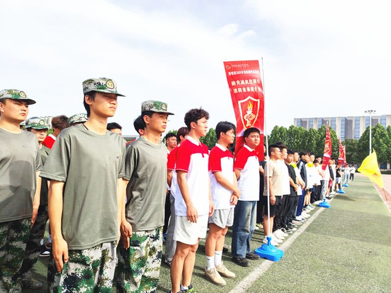 二级学院各参赛队员和裁判员精神抖擞 士气高昂