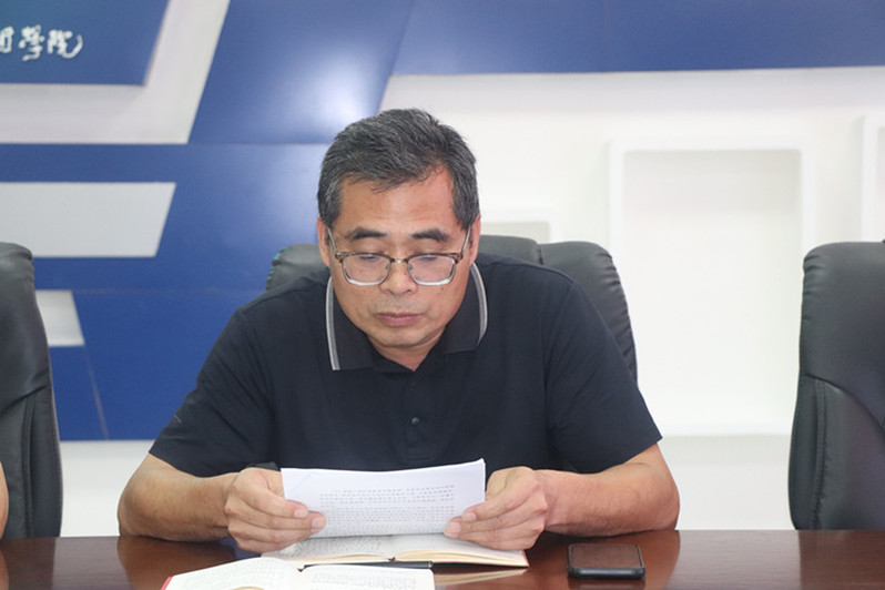 后勤党总支第一党支部书记康江龙总结 2025 年上半年支部党建工作并部署下半年任务