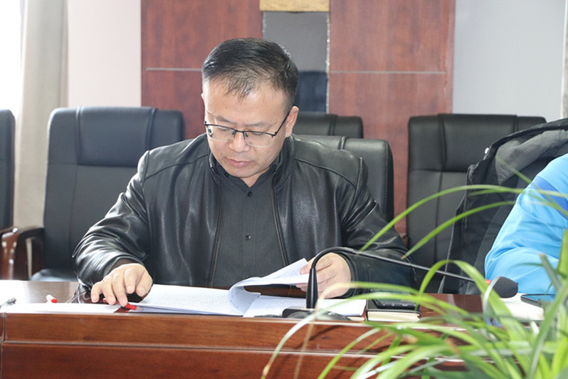 后勤党总支组织委员李晓斌同志传达学校文件并解读总支文件