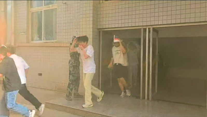 参演学生按要求有序快速撤离