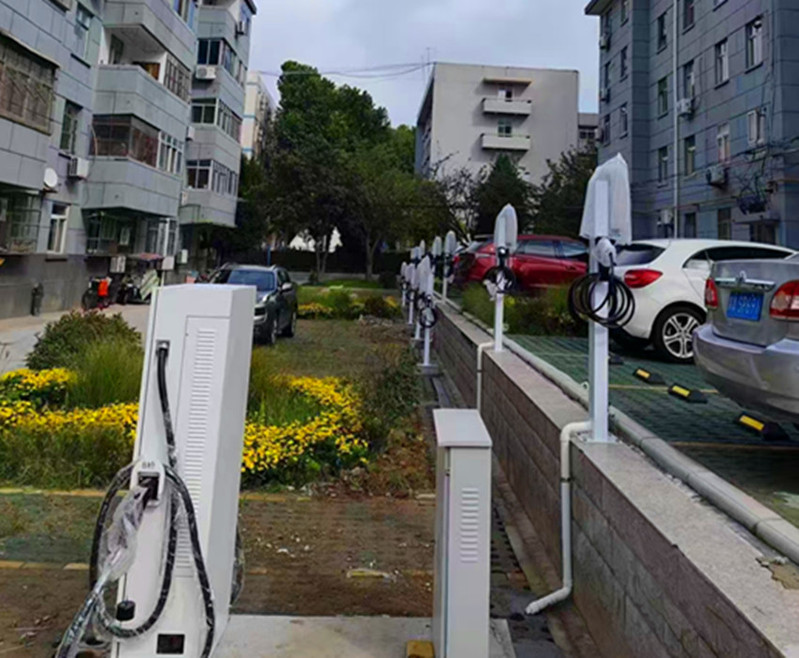 临渭校区新能源汽车充电桩“从无到有”的暖心工程
