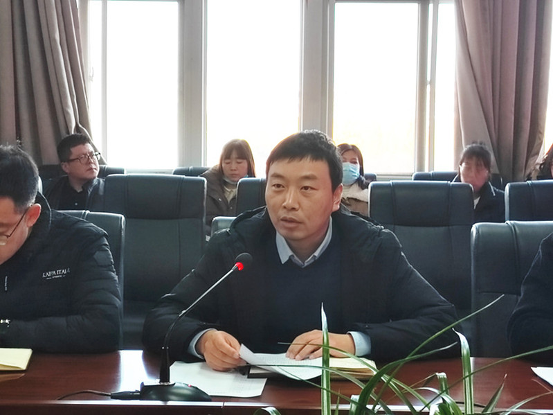 校党委第二巡察组组长黄新静作动员讲话