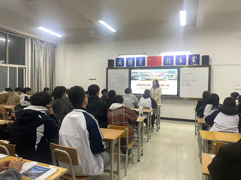 手册护航成长 安全扎根心间
我校各二级学院有序推进《校园安全手册》学习活动 手册护航成长 安全扎根心间
我校各二级学院有序推进《校园安全手册》学习活动