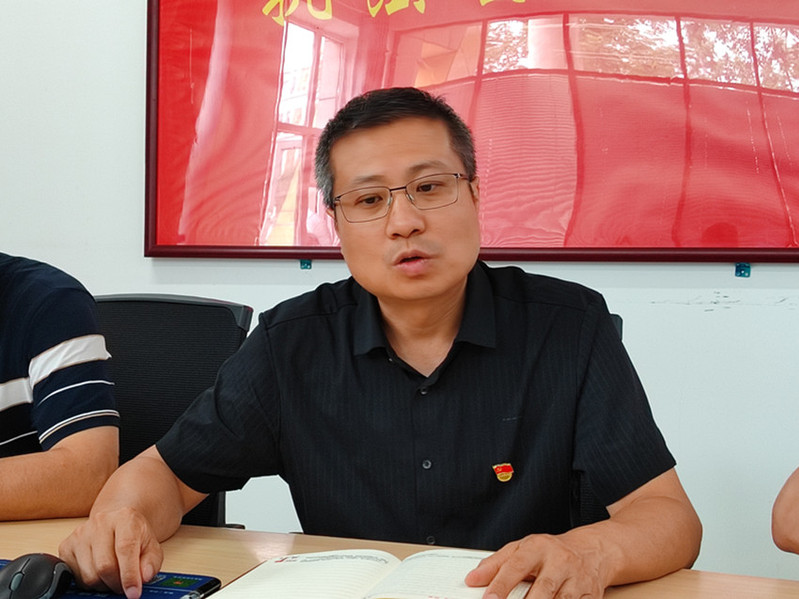 刘明学副校长为后勤第一党支部讲授中央八项规定精神专题党课