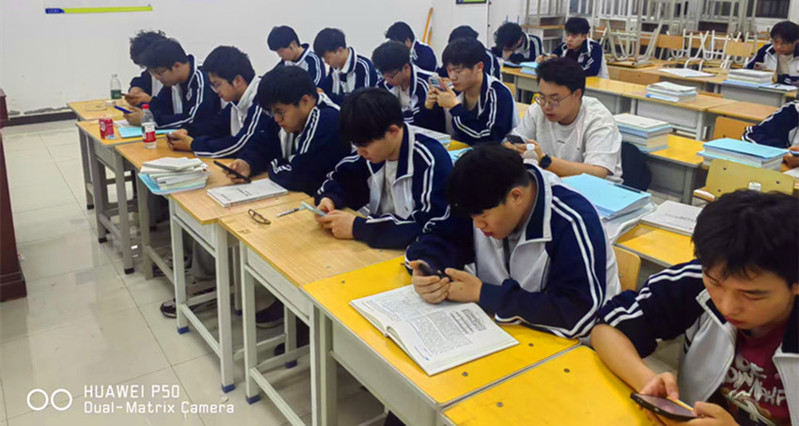 以班级为单位组织学生进行全民国家安全教育日线上答题活动