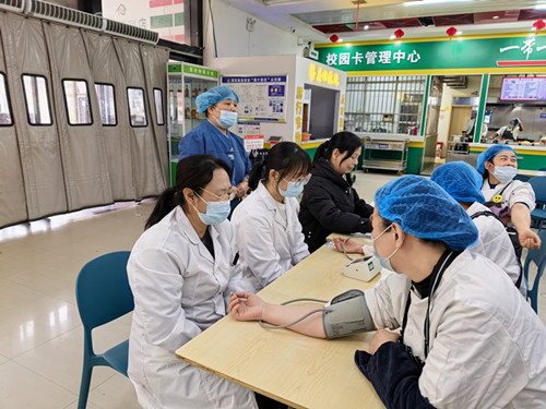 关爱“她”健康 情暖雷锋月