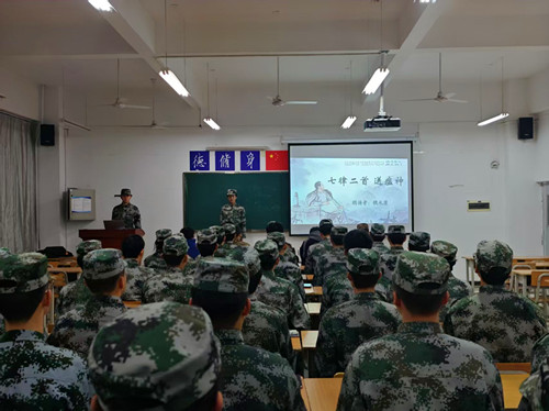 队员朗诵《七律二首·送瘟神》