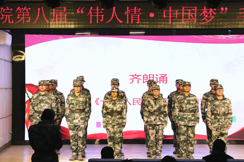 护校队员齐诵《七律·人民解放军占领南京》