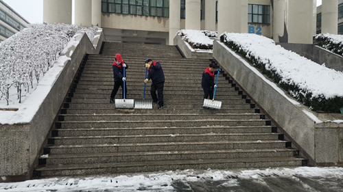 以雪为令  迎雪而上  清雪保畅保平安