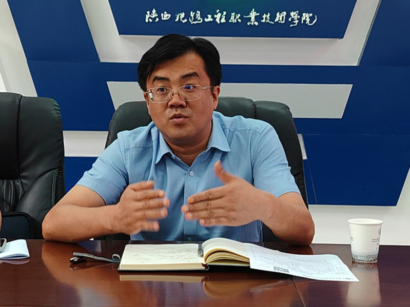 陕西警察学院后勤处处长武自亮介绍学院情况并表达调研目的