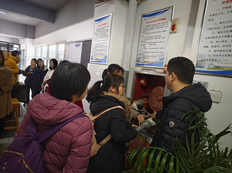 全面提升公寓管理队伍消防安全意识与应急处置能力，筑牢校园安全防线。