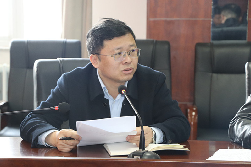 后勤党总支统战委员李兵方同志主持会议