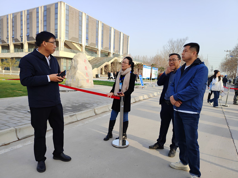 韩小卫校长视察指导单招校考后勤保障工作