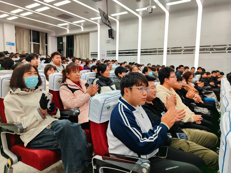 高铁工程学院学生代表参加培训