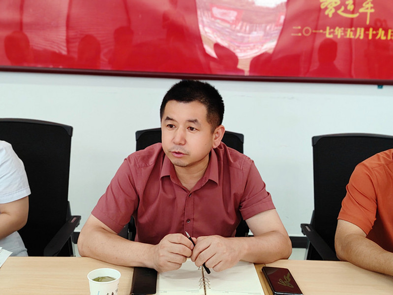 学校后勤安保处处长李晓飞交流发言