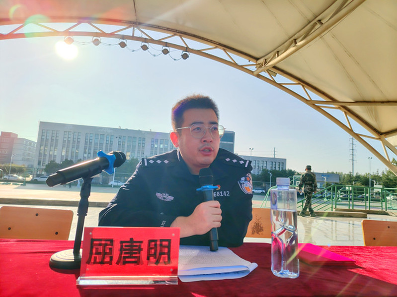 白杨派出所屈唐明警官为新生作法治专题讲座