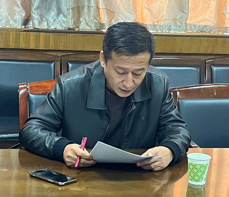 后勤安保处综合科科长何冰通报各外包项目师生满意度问卷调查结果