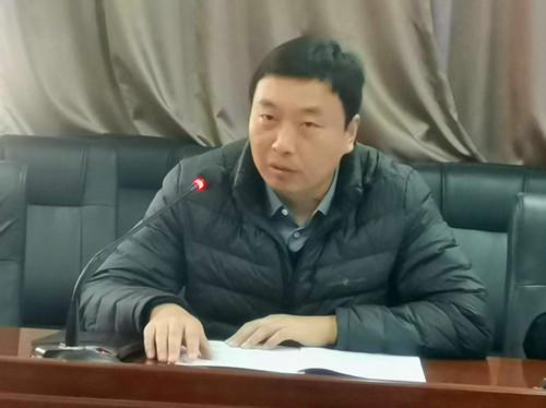 黄新静代表巡察组通报巡察意见并提出整改建议