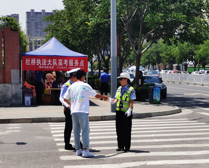 为交警送水