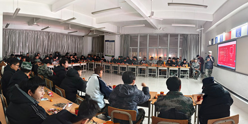 其乐融融的元旦联欢活动现场