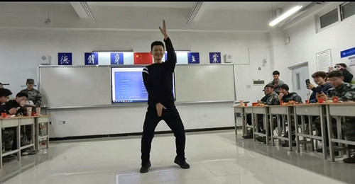 《青海摇》歌伴舞