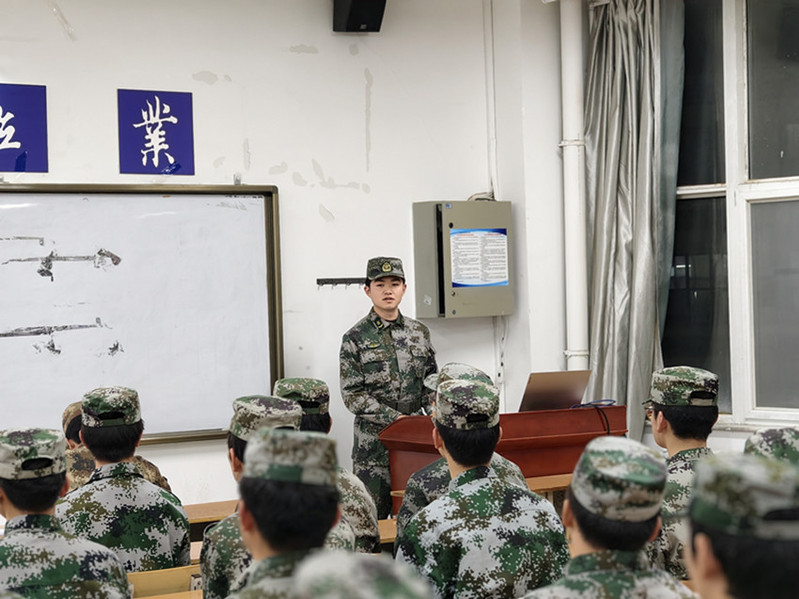 陕铁院高新校区护校队大队长张金强作2025年度工作总结报告