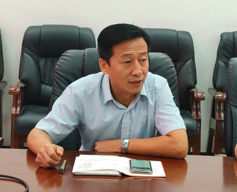 后勤安保处综合科科长何冰主持会议