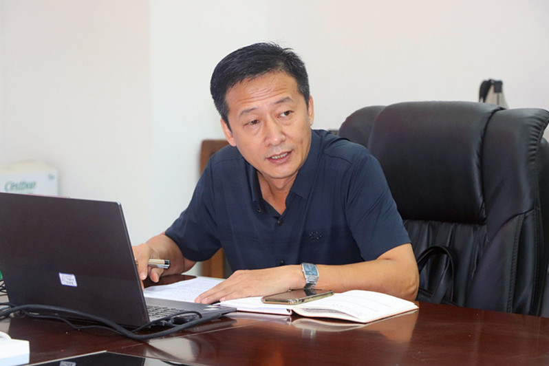后勤安保处综合科科长何冰对暑期工作进行回顾和总结
