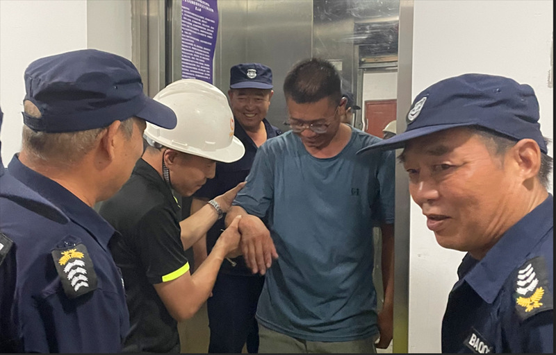 学校开展电梯困人应急救援演练