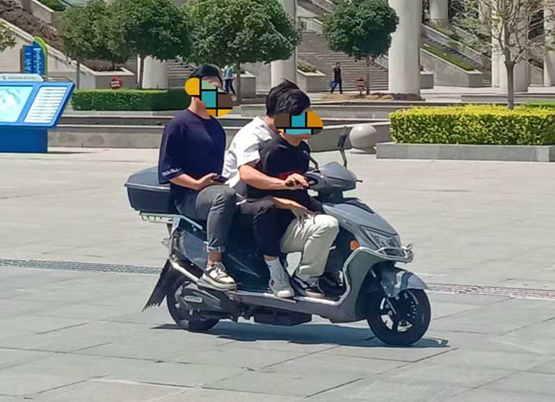 电动自行车校内超载超速