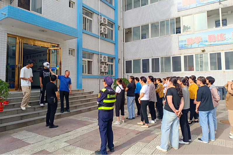 针对公寓管理人员开展应急疏散专题培训（临渭校区）