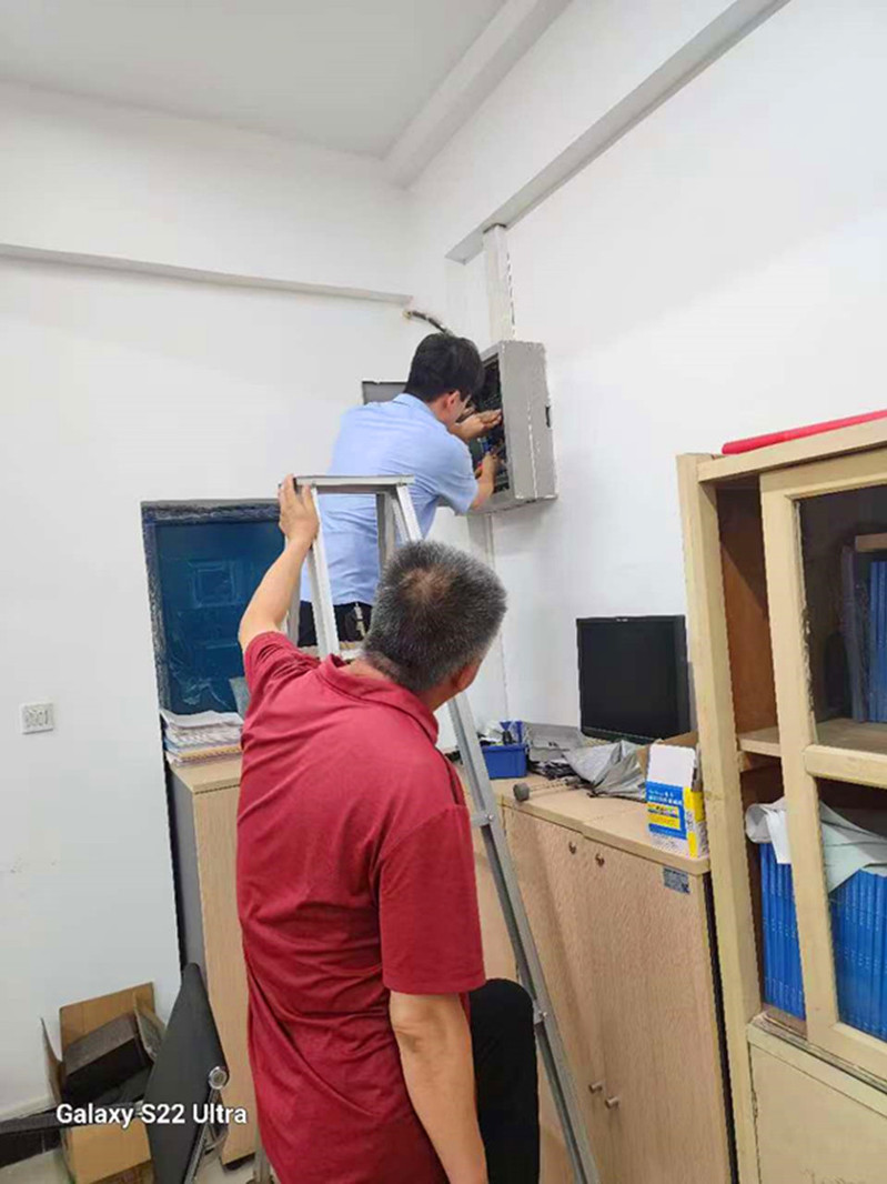 快速处置临渭校区图书馆二楼办公室老化电线隐患