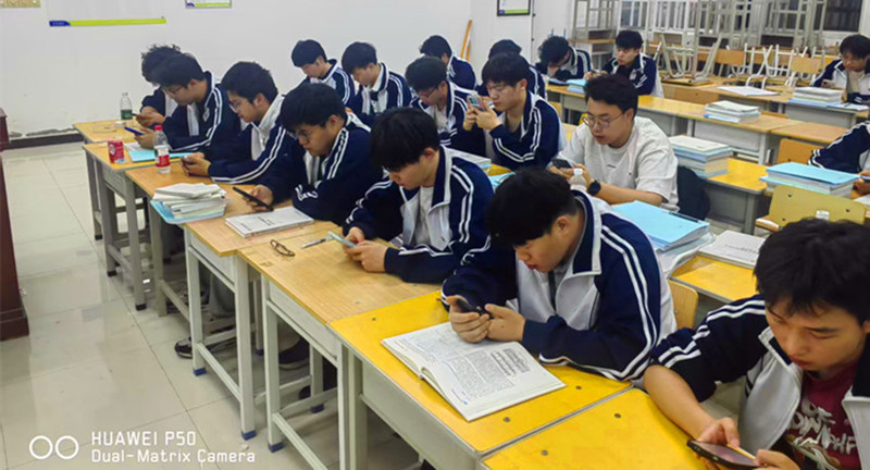 以班级为单位组织学生进行全民国家安全教育日线上答题活动