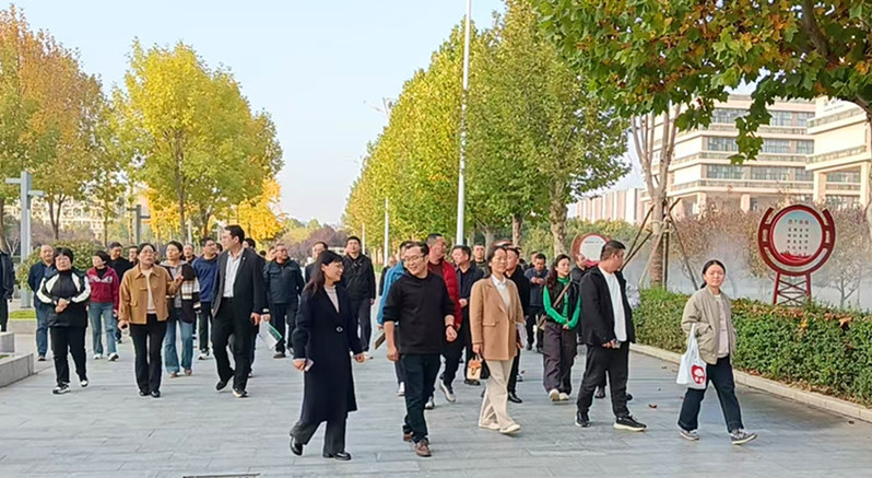 学校后勤安保处副处长郎儒林陪同接待 学校后勤安保处副处长郎儒林陪同接待