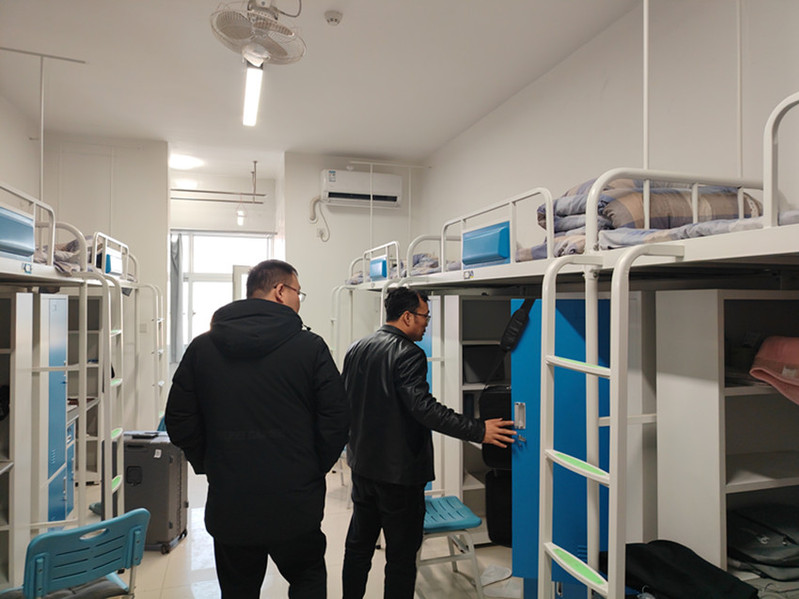 联合检查组在学生公寓检查