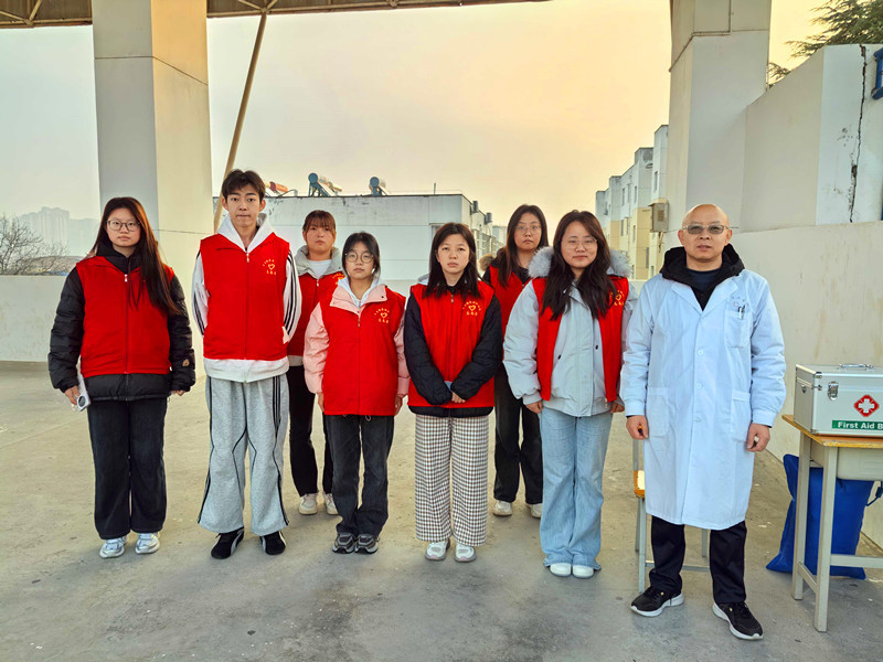 体测场上有“医”靠  陕铁院卫生所为学子体测保驾护航（临渭校区）