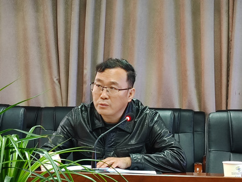 后勤安保处副处长郎儒林主持会议