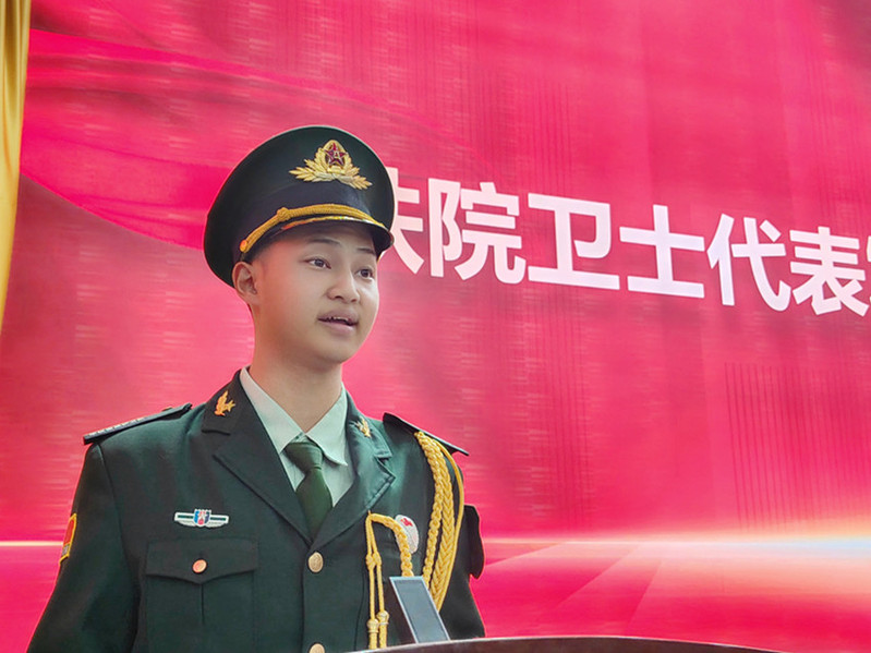 “铁院卫士”代表梁墨焓发言